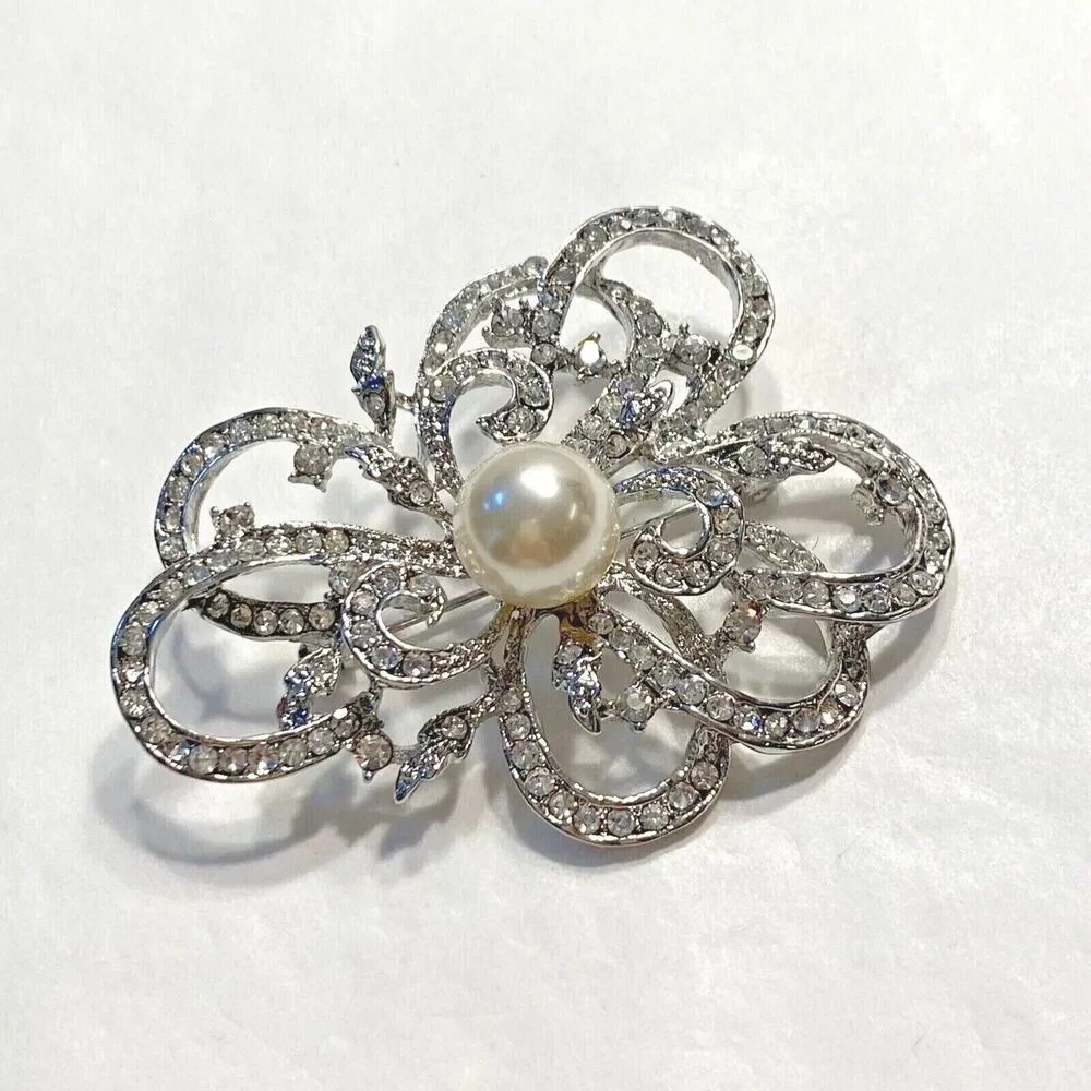 Vintage inspired silver brooch clear white rhinestones & single faux pearl pin